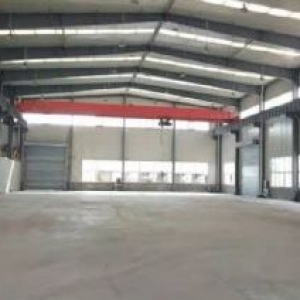 路边厂房出租，进出车辆方便