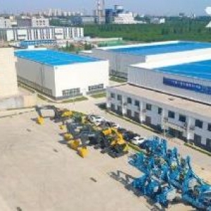 骏大机械广场−−−3000平方办公室、2000平方场地出租