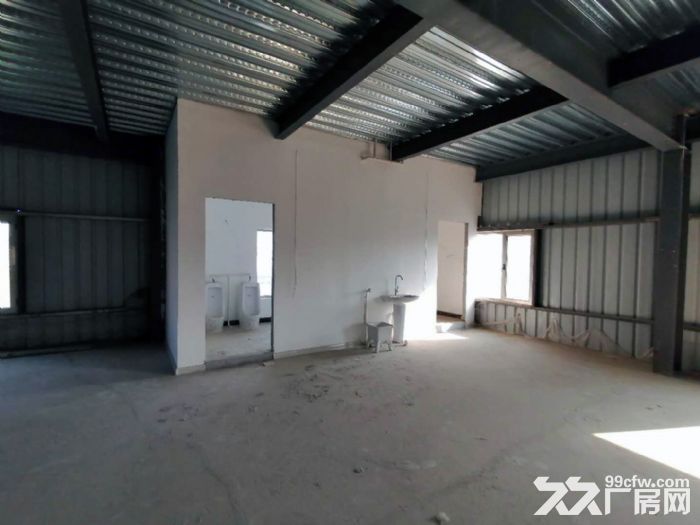 二环西路个人房源 总共四层 现出租第三和第四层 单层1500㎡ 带小院