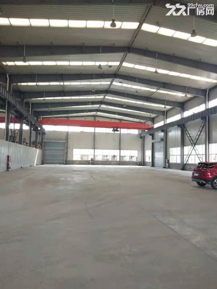 路边厂房出租，进出车辆方便